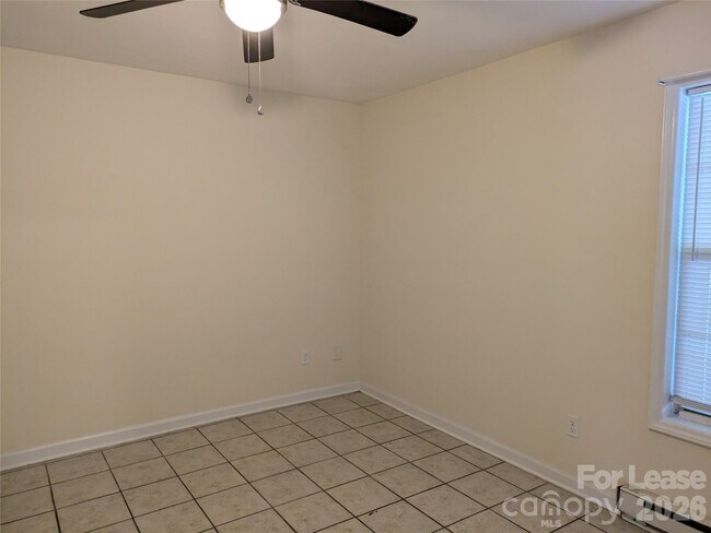 Building Photo - 252 Lytton St