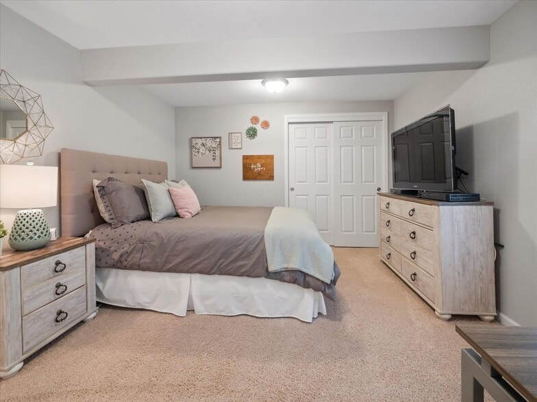 Bedroom 5 - 1048 Orion Way