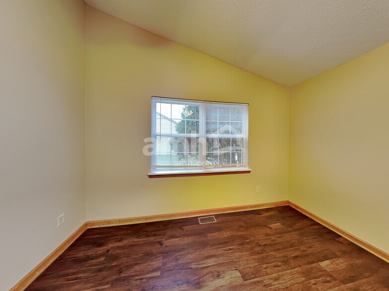 Building Photo - 464 E Quail Wood Ln