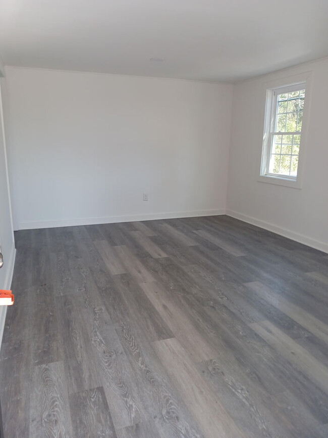 Building Photo - Renovated Two Bedroom House for Rent in La...