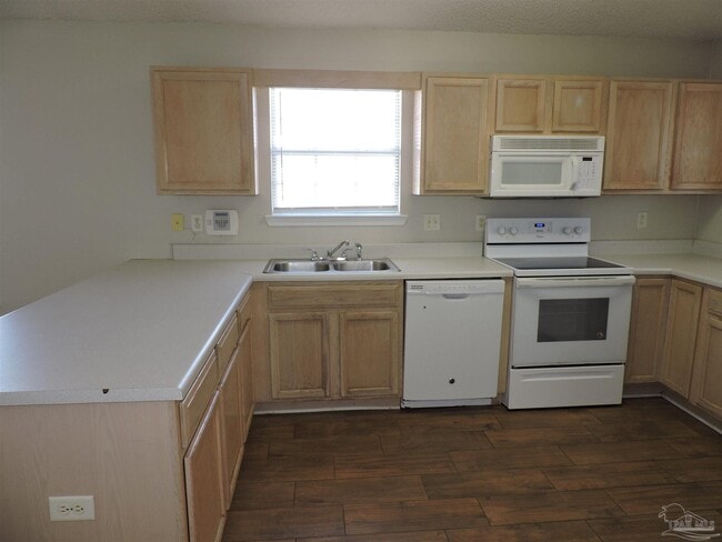 Building Photo - 4058 Glenway Dr