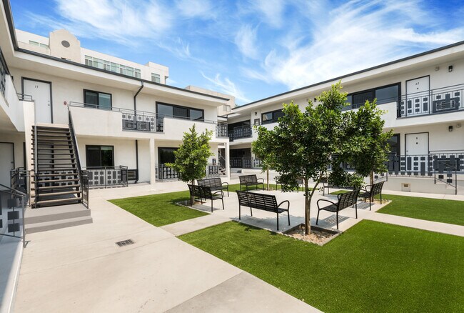 Building Photo - 730 S Serrano Ave