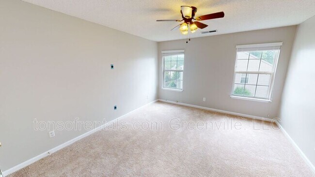 Building Photo - 101 Fairview Lake Way