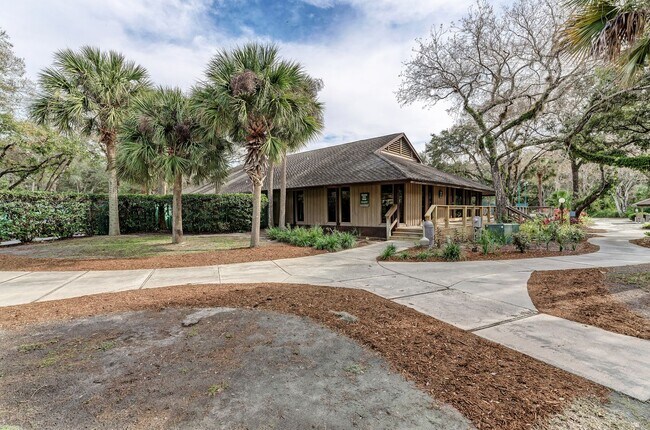 Building Photo - Welcome to your Heatherwood Heaven