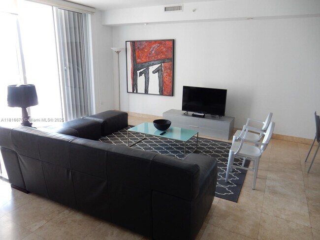 Building Photo - 848 Brickell Key Dr