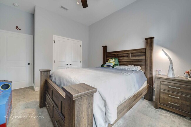 Building Photo - "Charming 3-Bedroom Oasis with 2 Baths and...