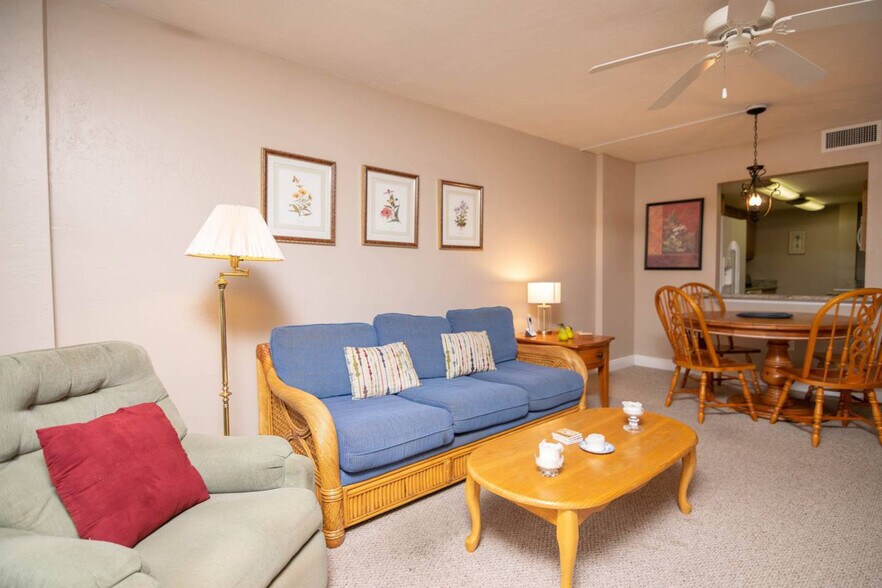 Primary Photo - 11 Bluebill Ave