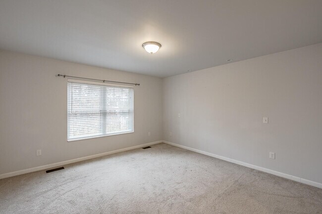 Building Photo - 324 Stratford Ln