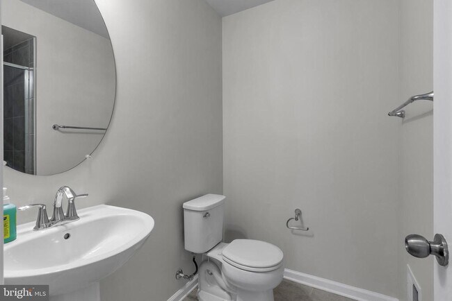 Building Photo - 7105 Rowlock Aly