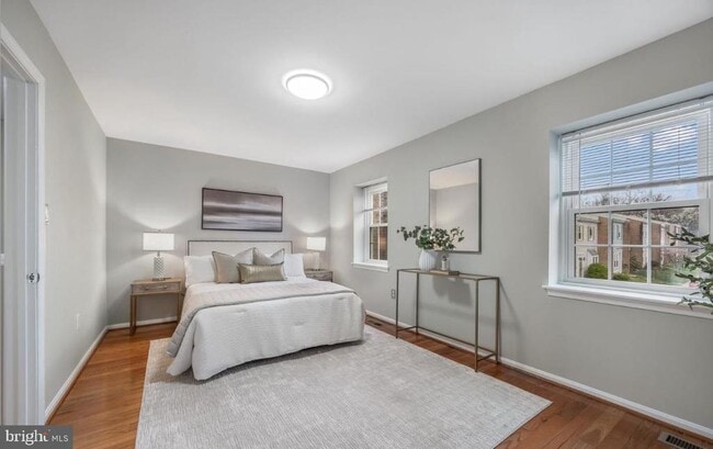 Building Photo - 5822 Burke Manor Ct