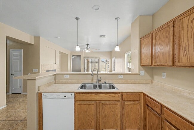 Building Photo - Beautiful Single-Level 3 Bedroom, 2 Bathroom Home in Maricopa