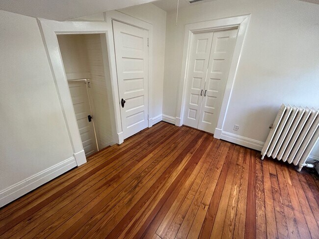 Building Photo - North AVL -  Renovated Arts & Crafts Cottage