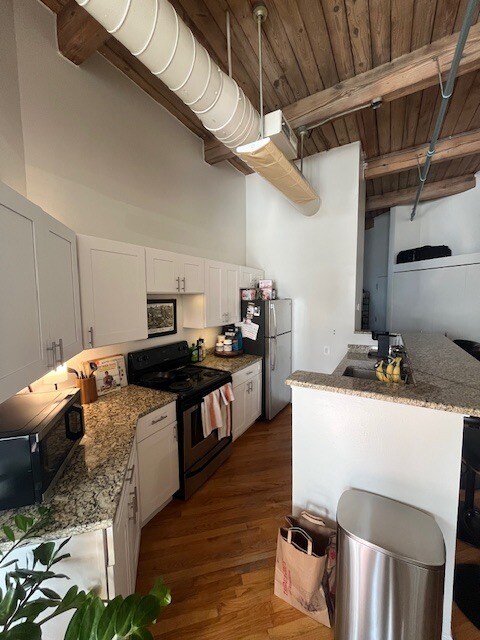 Building Photo - 225 W Huron St