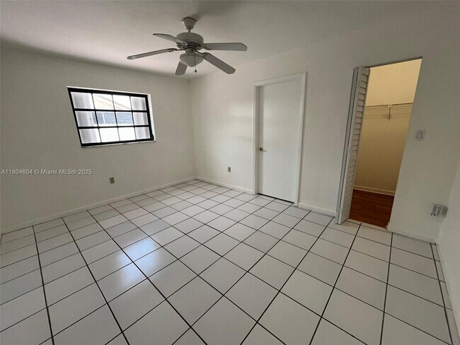 Building Photo - 2749 W 72nd St
