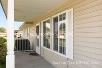 Building Photo - 807 Westshore Dr NE