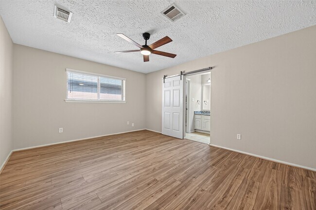 Building Photo - 5346 King Richard Dr