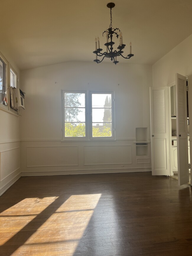 Dining room - 355 S Orlando Ave