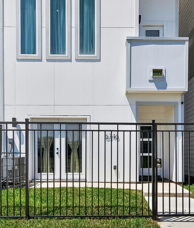 Building Photo - 6346 Culberson St