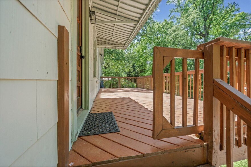 Building Photo - 508 S Westview Dr