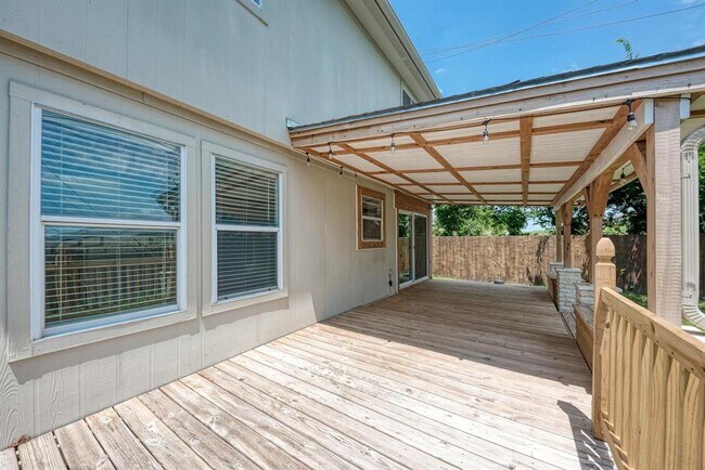 Building Photo - 216 Cassandra Dr