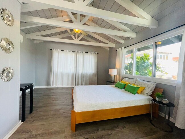 Building Photo - 6767 Hawaii Kai Dr