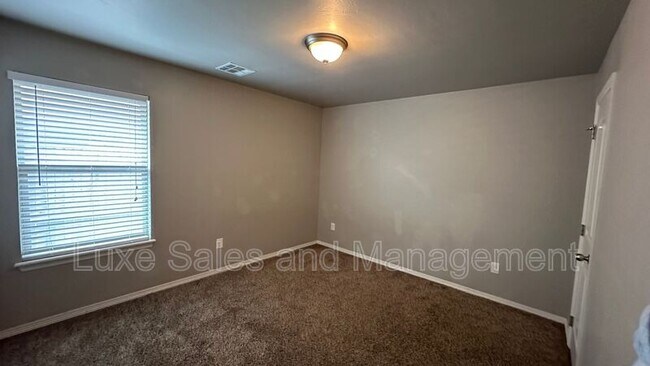 Building Photo - 4716 River Mesa Dr