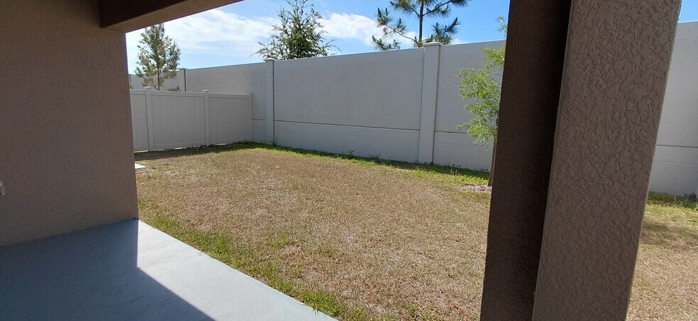 Building Photo - 36171 Sunflower Hill Dr
