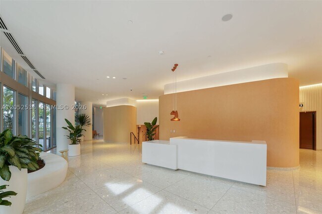Building Photo - 1500 Bay Dr E