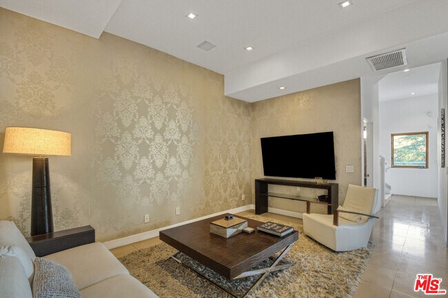 Building Photo - 1929 N Curson Ave