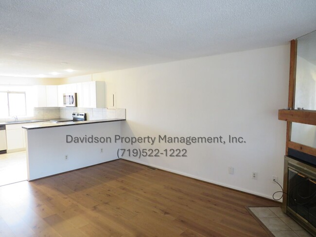 Building Photo - Cozy 2 Bedroom Condo in Rockrimmon