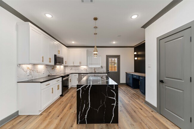 Building Photo - 8115 Jeffery St