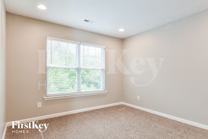 Building Photo - 104 Jamestown Oaks Dr