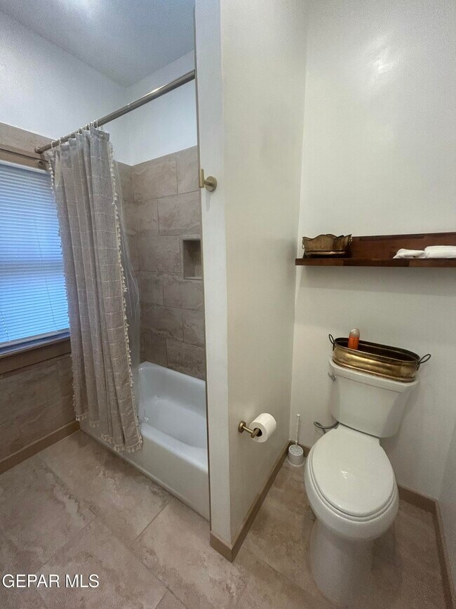 Building Photo - 1546 Upson Dr