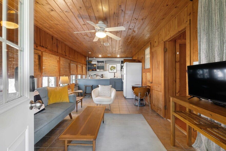 Building Photo - 200 Woodcreek Dr
