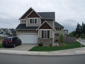 Building Photo - Beautiful 5 Bedroom Puyallup Home