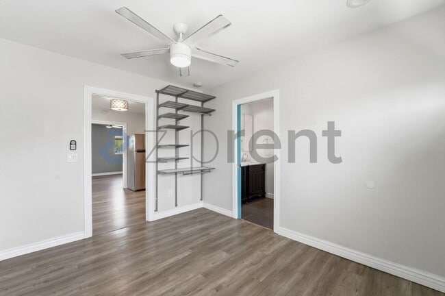 Building Photo - Unit A