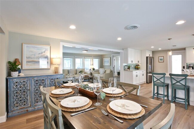 Building Photo - 211 Island Cir