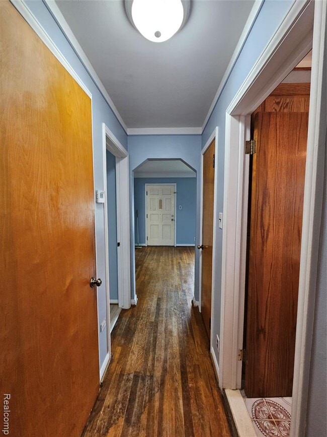 Building Photo - 736 Garfield Ave