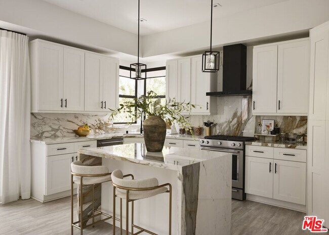 Building Photo - 4967 Llano Dr