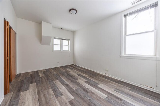 Building Photo - 1844 W Henderson St