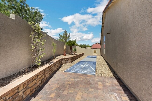 Building Photo - 7379 Majestic Bluff Pl