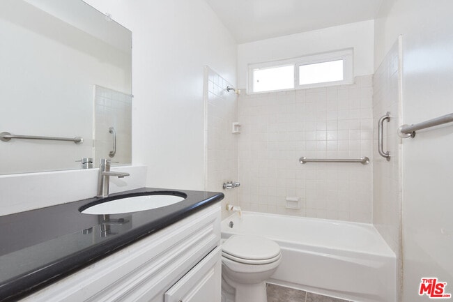 Building Photo - 3126 S Canfield Ave