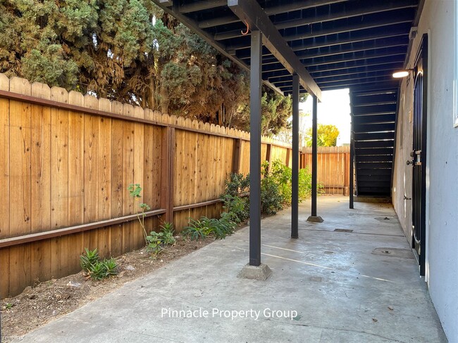 Building Photo - 2 br, 1 bath 4plex - 14723 Martell Avenue A