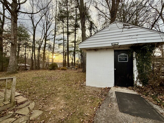 Building Photo - 117 Holly Ave