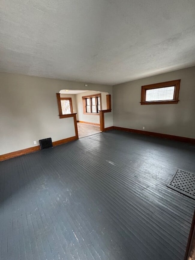 Building Photo - 3519 Weisser Park Ave