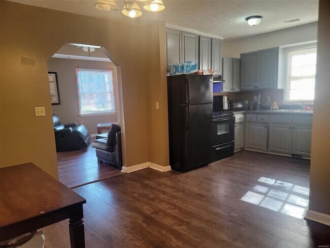 Building Photo - 3338 S Hull St