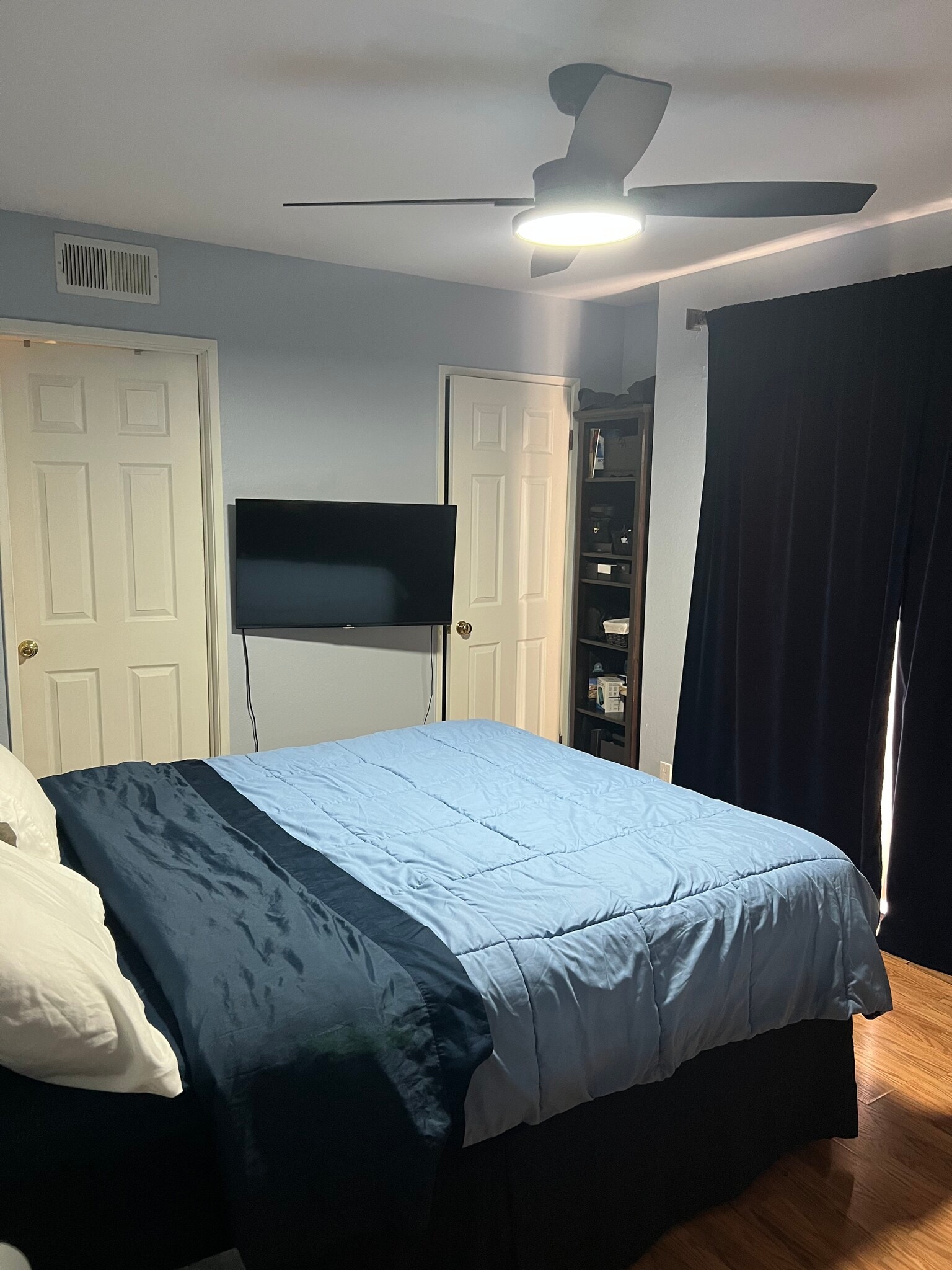 Main bed room, main floor - 210 E Plymouth St