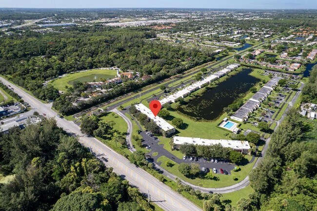 Building Photo - 124 Lake Constance Dr