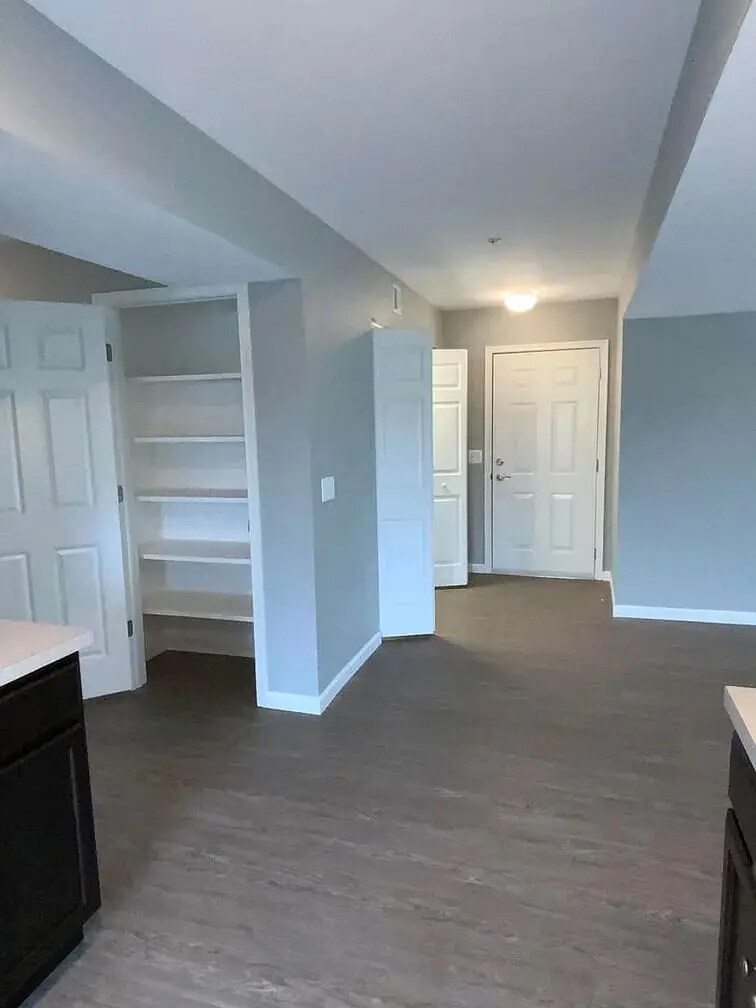 Building Photo - 200 Larkspur Ln