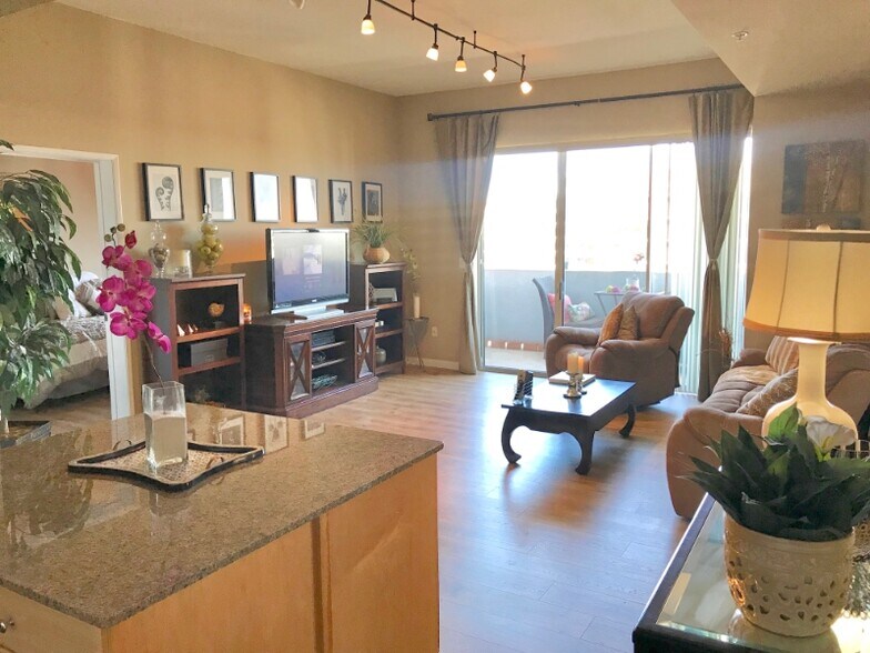 Building Photo - 388 E Ocean Blvd